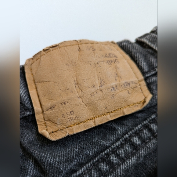 Vintage 1990s Levi Strauss 550 Orange Tag Black Cut Off Denim Jean Shorts - Picture 5 of 5